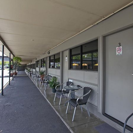 Tandara Hotel Motel Sarina Kültér fotó