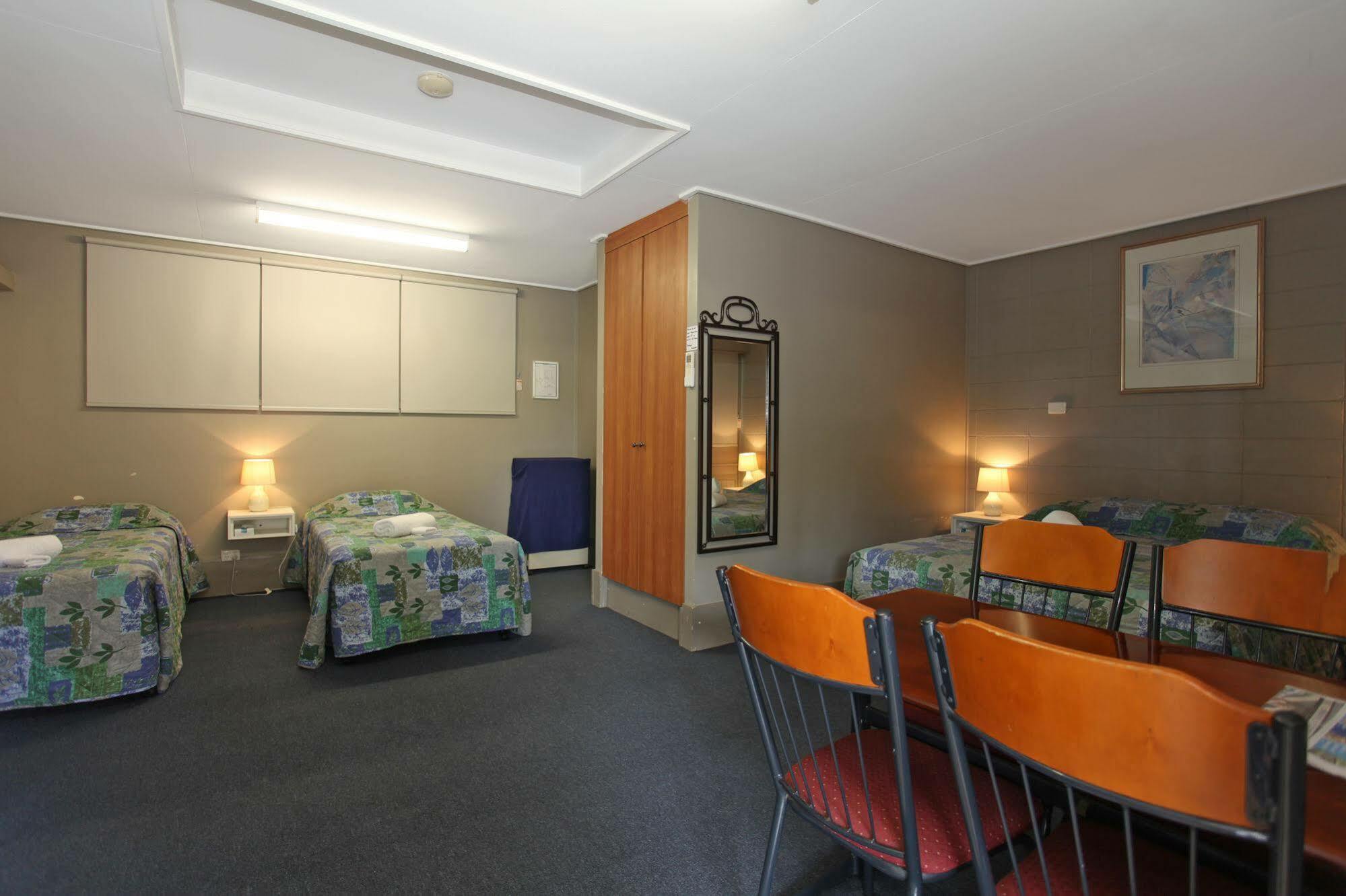 Tandara Hotel Motel Sarina Kültér fotó