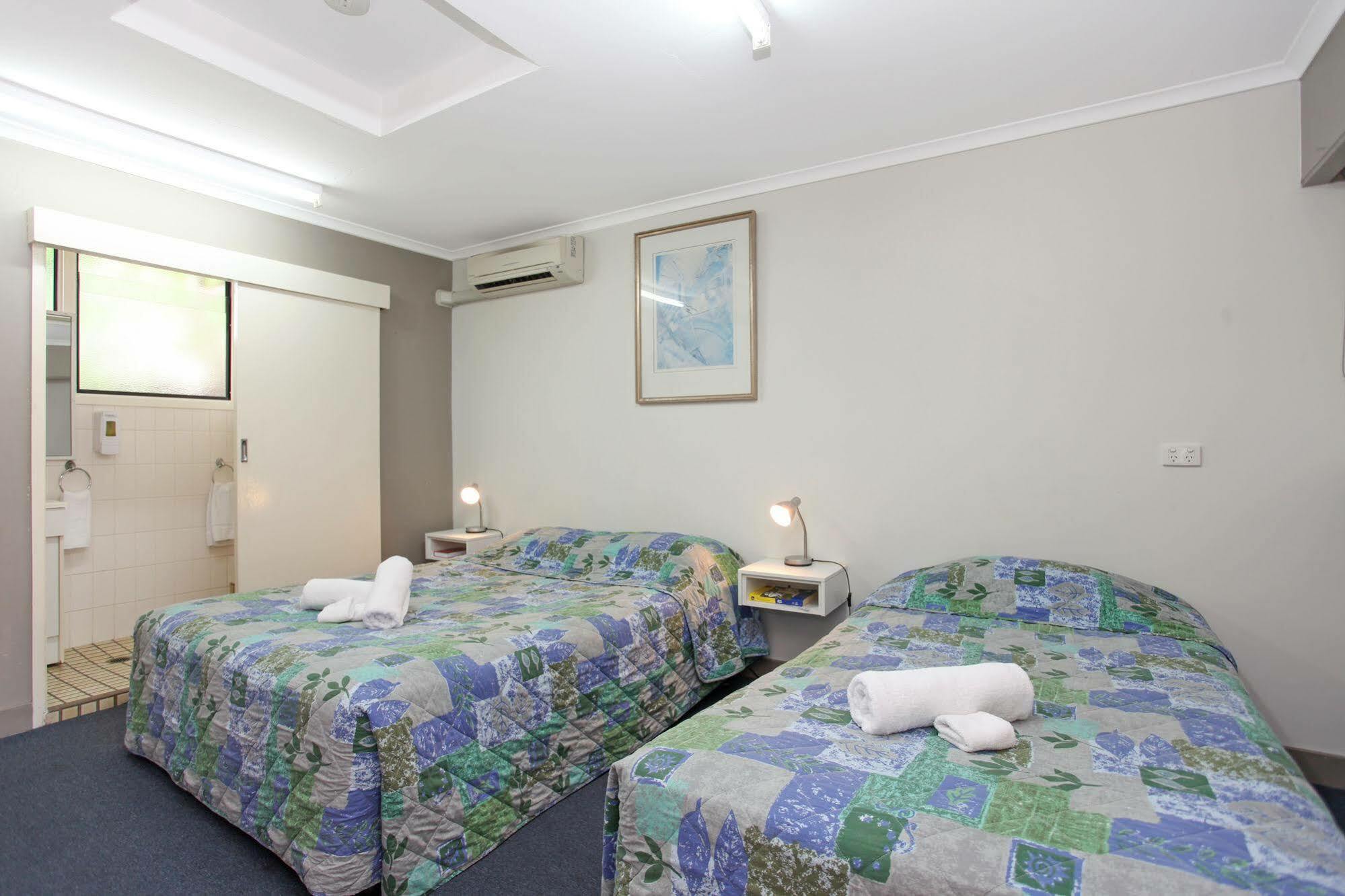 Tandara Hotel Motel Sarina Kültér fotó