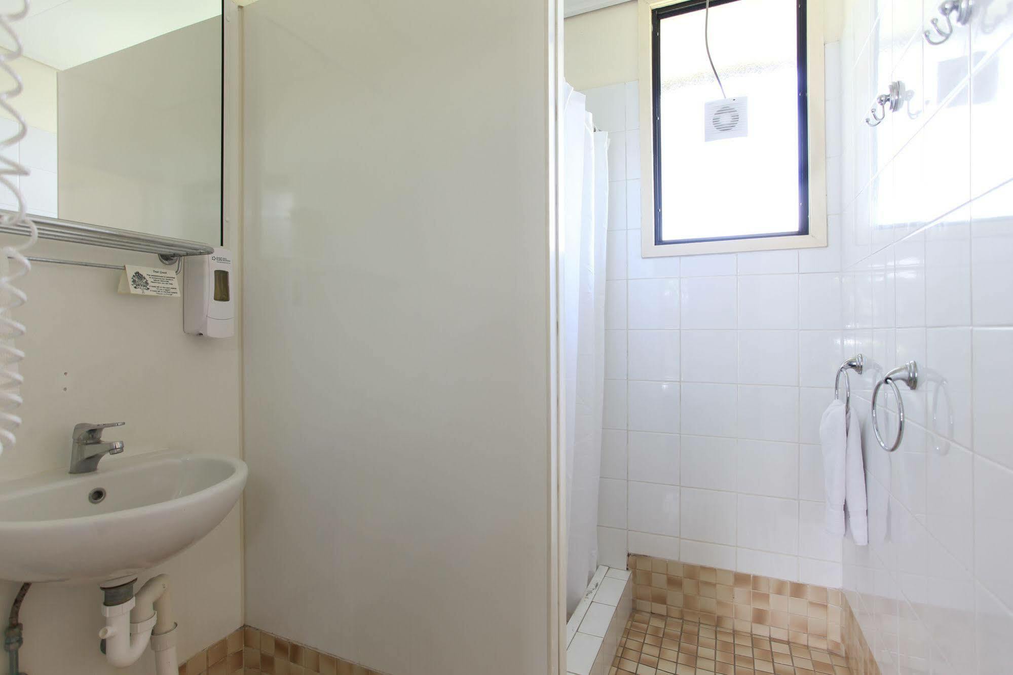Tandara Hotel Motel Sarina Kültér fotó
