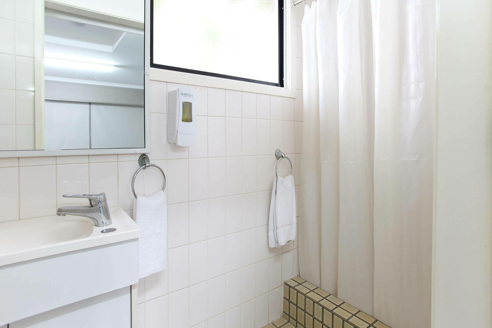 Tandara Hotel Motel Sarina Kültér fotó