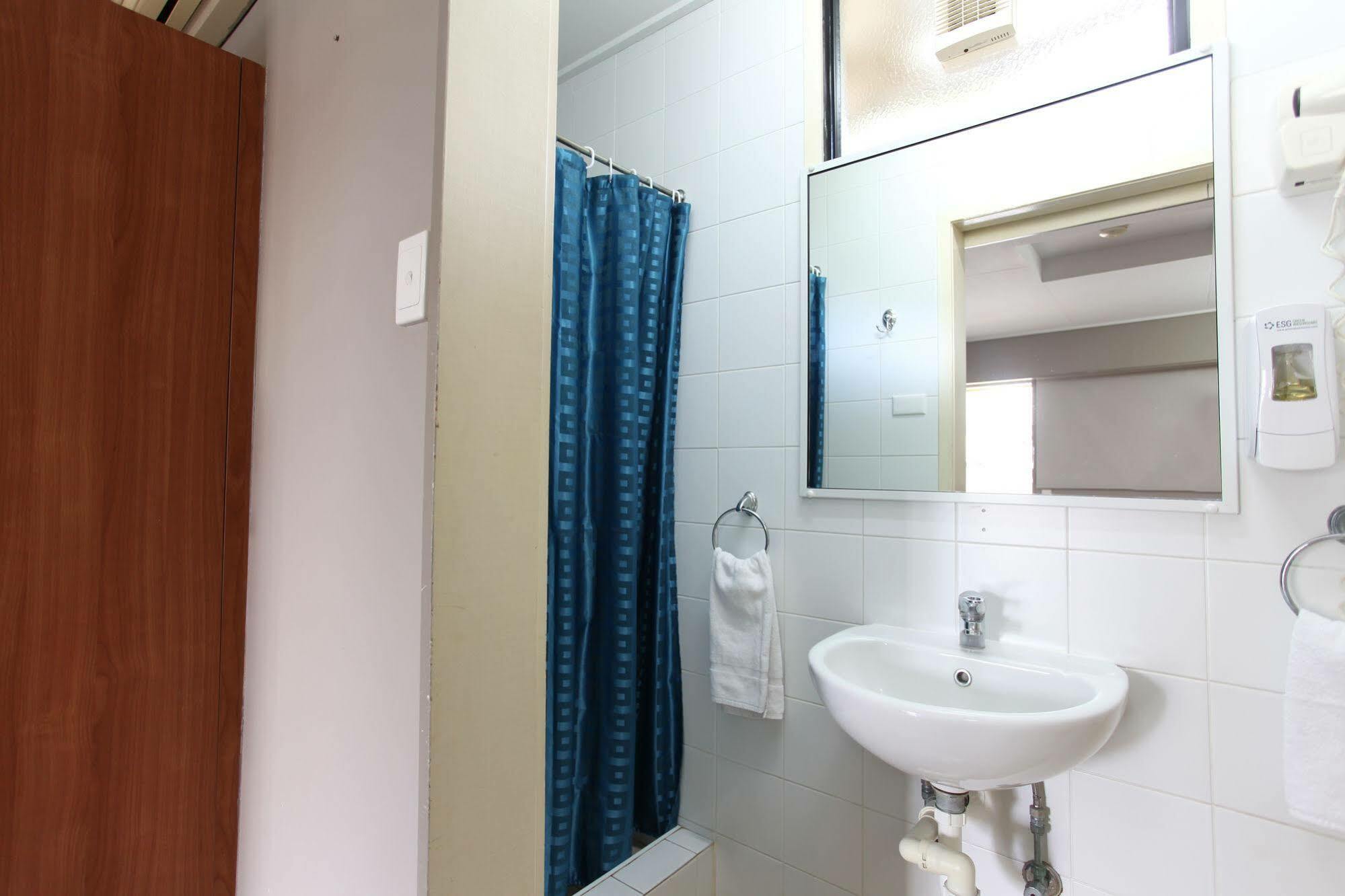 Tandara Hotel Motel Sarina Kültér fotó