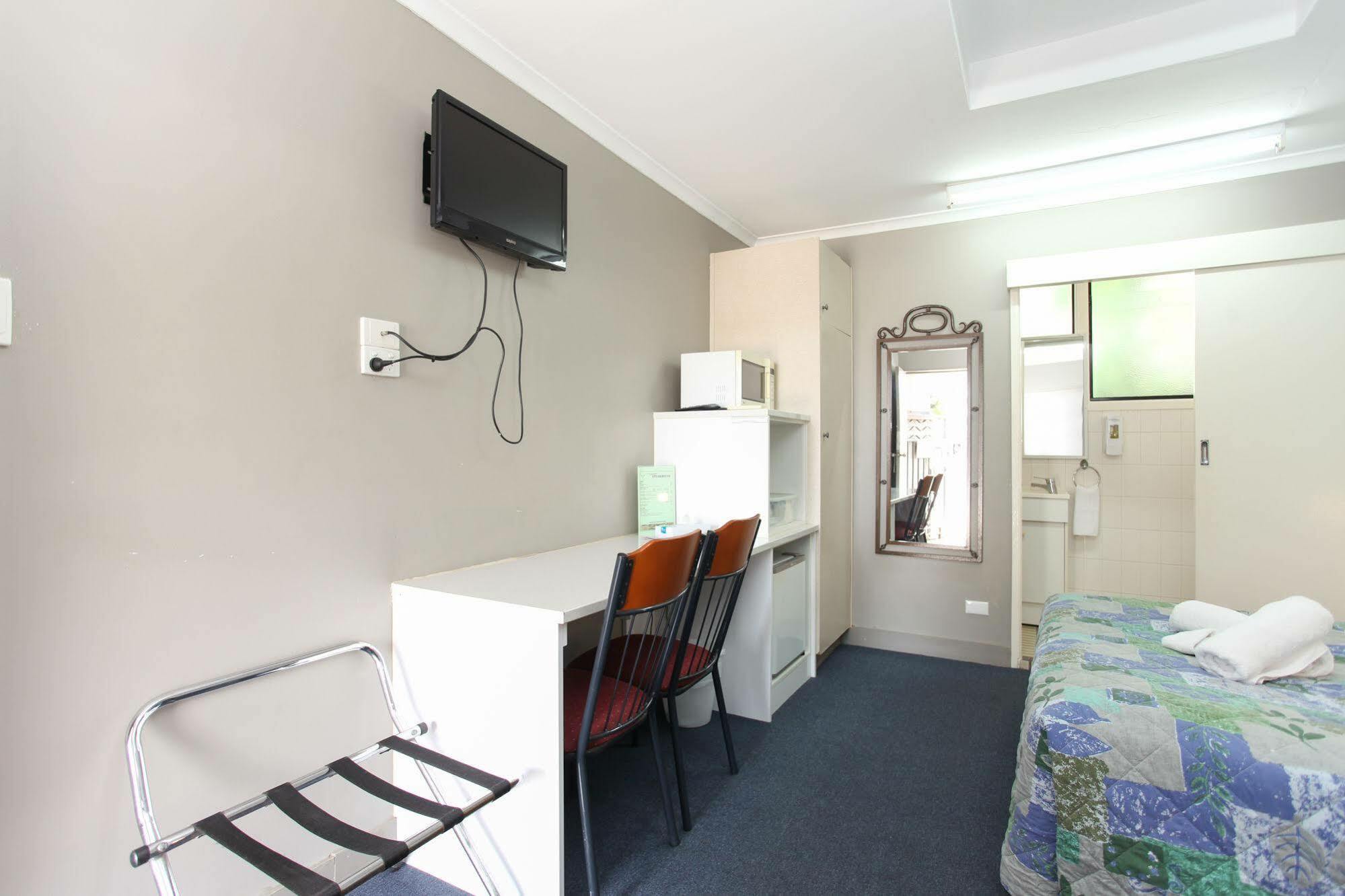 Tandara Hotel Motel Sarina Kültér fotó