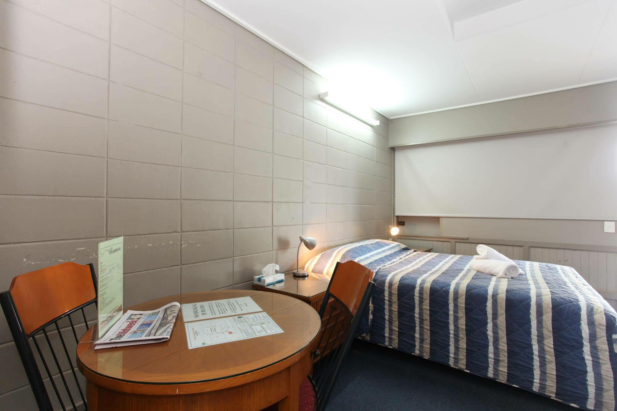 Tandara Hotel Motel Sarina Kültér fotó